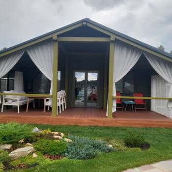 Воздушные шторы для террасы с мягкой драпировкой